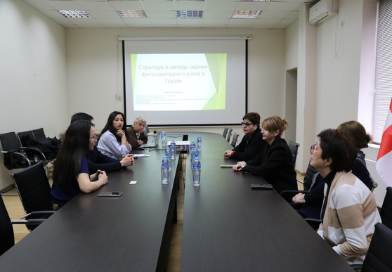 ყაზახეთის რესპუბლიკის ფიტოსანიტარიული რისკის ანალიზის სპეციალისტები სამეცნიერო-კვლევით ცენტრში იმყოფებოდნენ