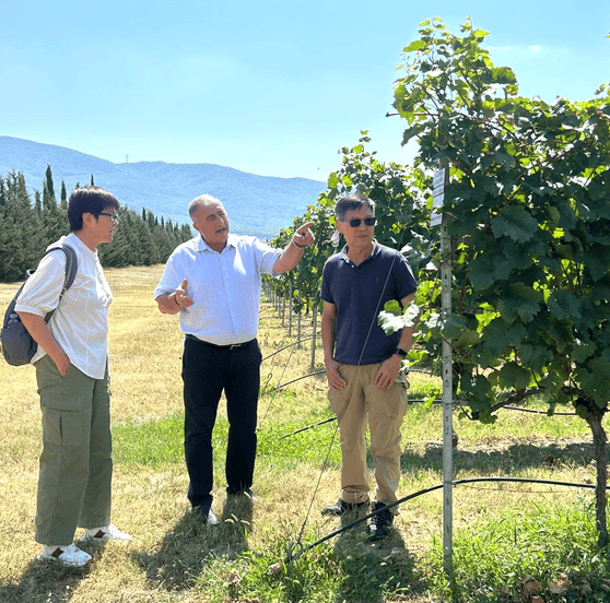 Visit of a group of Chinese researchers to Jighaura