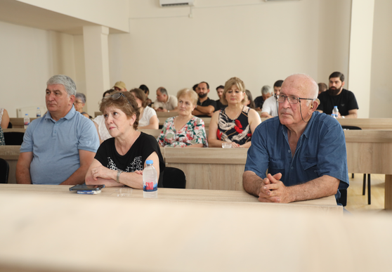  ანასეულში მეფუტკრე ფერმერებთან სამუშაო შეხვედრა გაიმართა
