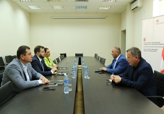 ლევან უჯმაჯურიძე აჭარის სოფლის მეურნეობის მინისტრს, დენის სალუქვაძეს შეხვდა